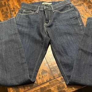 Levi's Women's 525 Perfect Waist Straight Leg